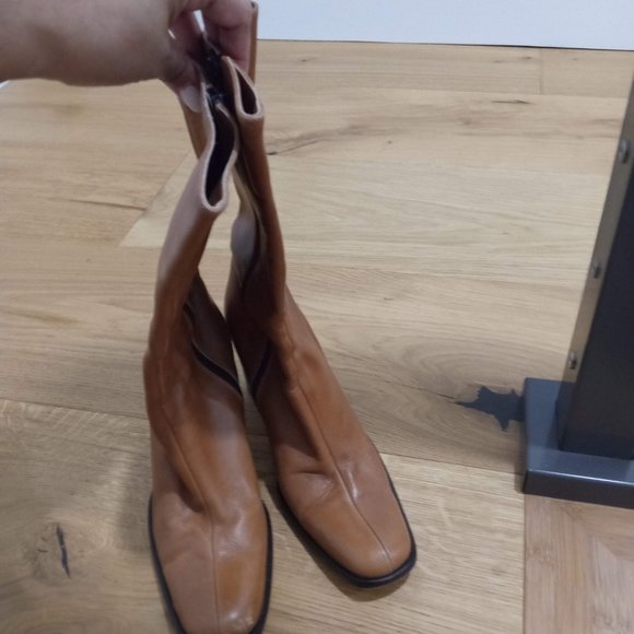 J Crew mid height. tan. block heel boots. Women's size 6. - Picture 4 of 4